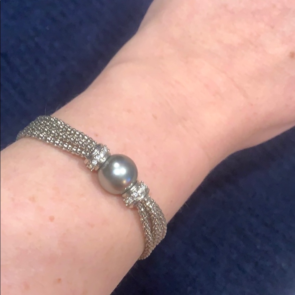 Faux pearl and silver bracelet